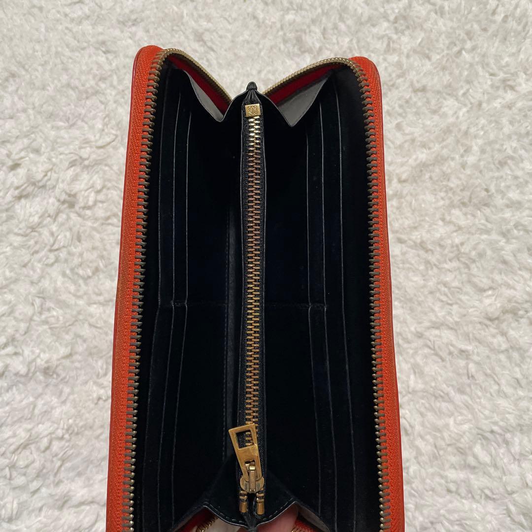 ロエベ　オレンジ色 長財布 エンボス加工