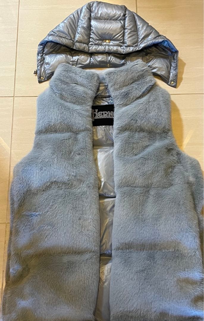 h*a様 HERNO 38M阪急梅田店にて購入品。エコファーダウンベスト フード