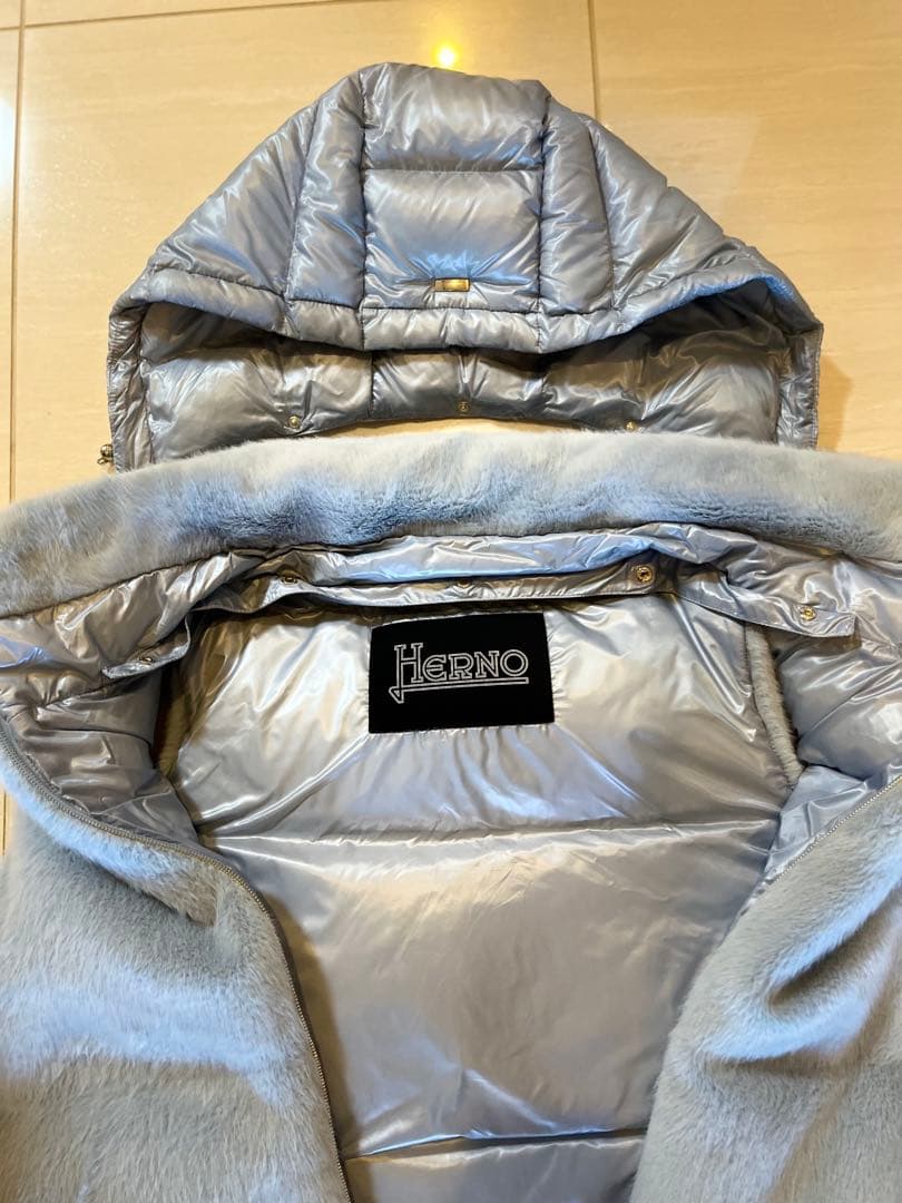 h*a様 HERNO 38M阪急梅田店にて購入品。エコファーダウンベスト フード