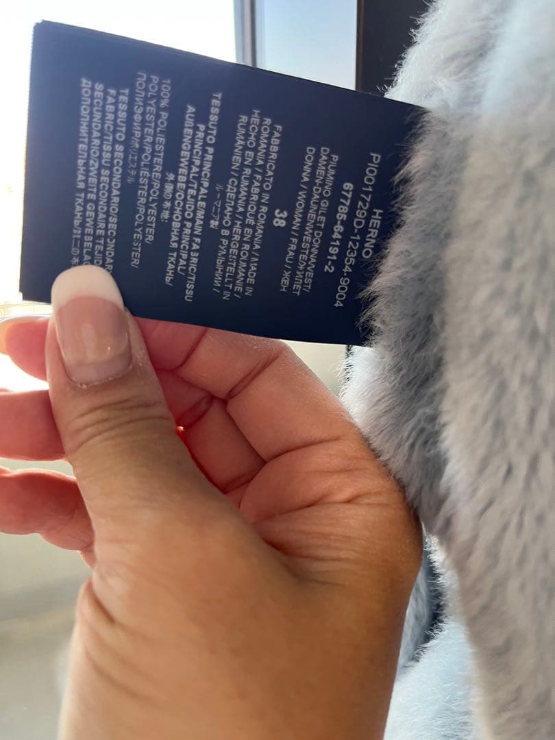 h*a様 HERNO 38M阪急梅田店にて購入品。エコファーダウンベスト フード