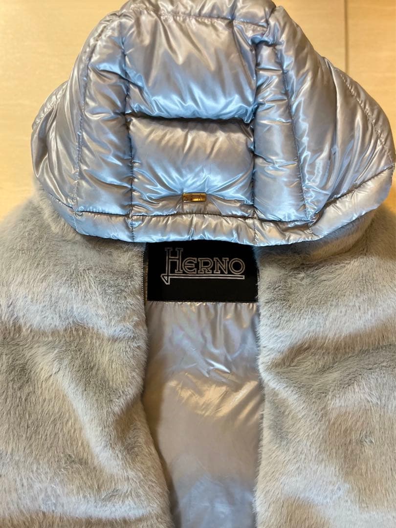 h*a様 HERNO 38M阪急梅田店にて購入品。エコファーダウンベスト フード