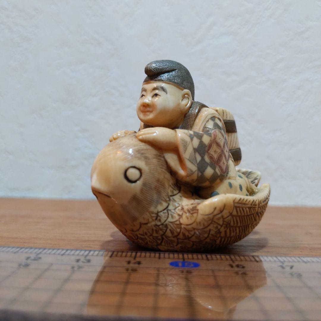 時代提物 縁起物根付 天然素材 在銘【福良雀に乗る大黒様】高4.7cm 重61ｇ