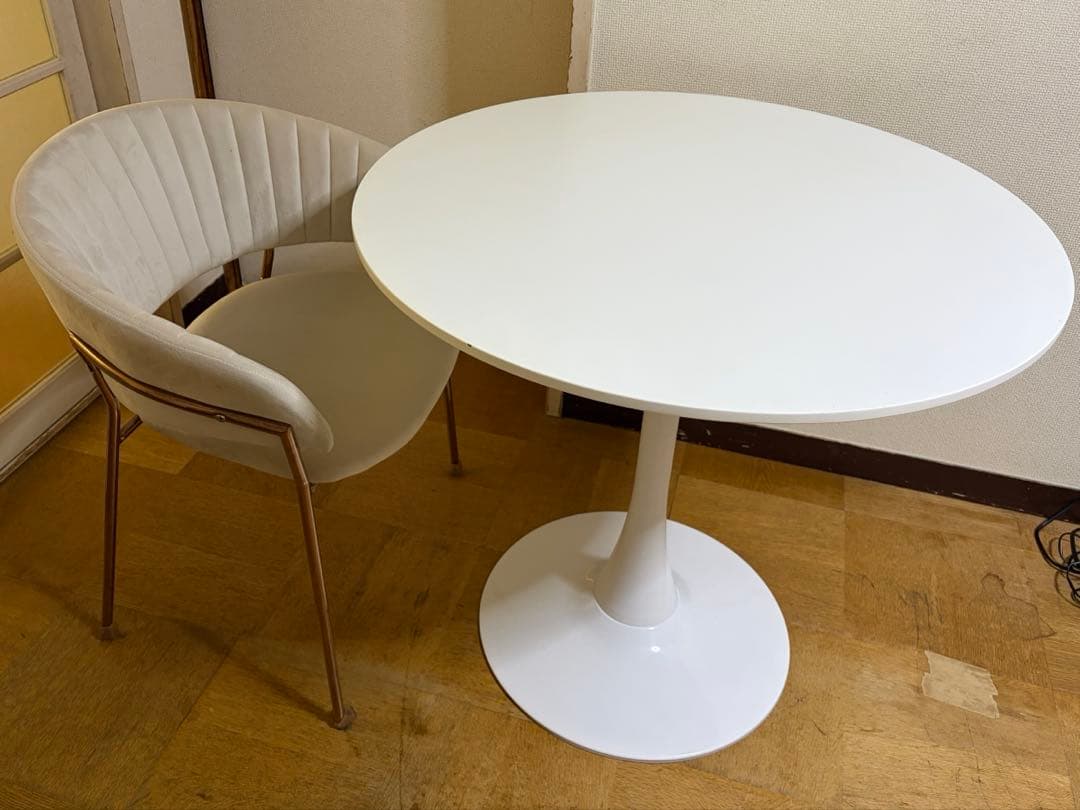 ホワイト円形ダイニングテーブル