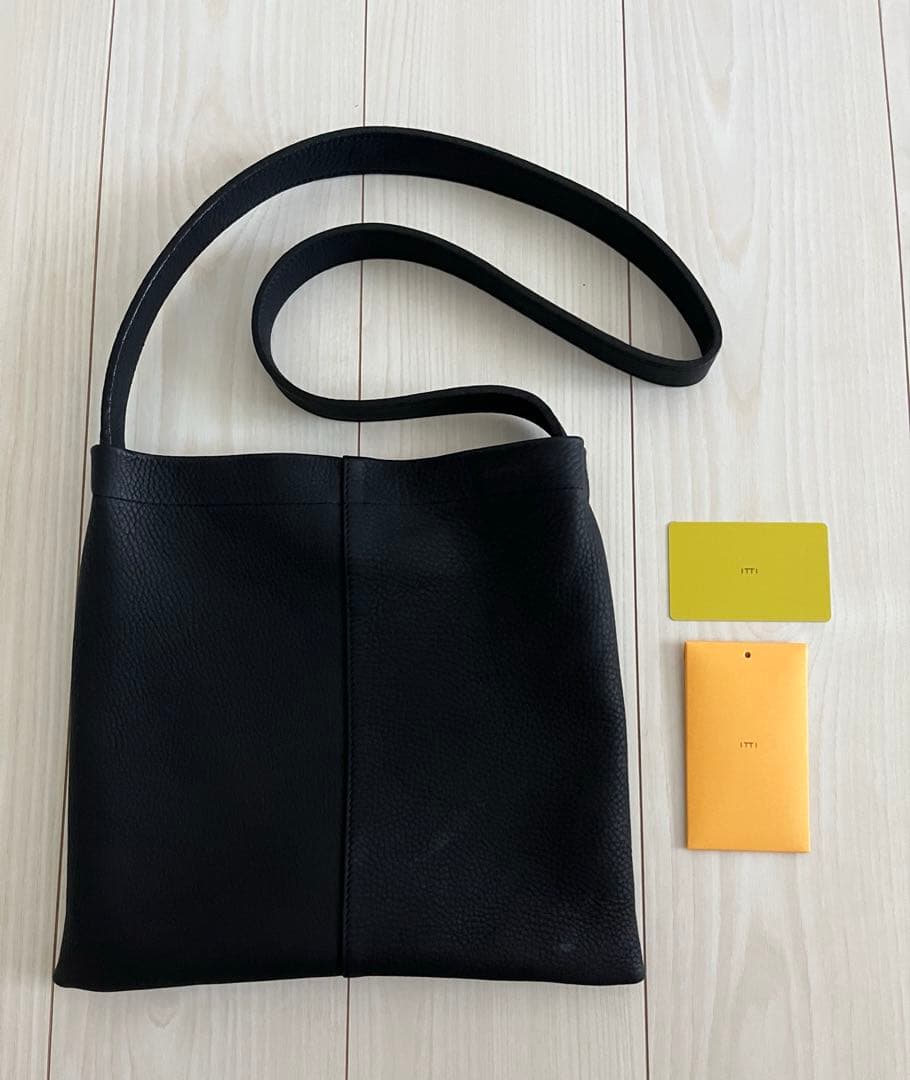 ITTI　MARY SHOULDER - PM ショルダーバッグ　トートバッグ