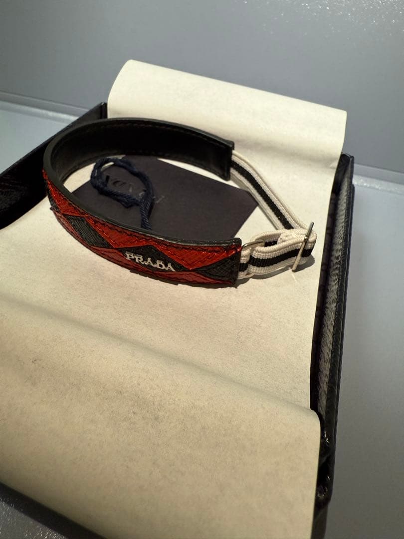 PRADA サフィアーノレザー ラバーバンド ブレスレット