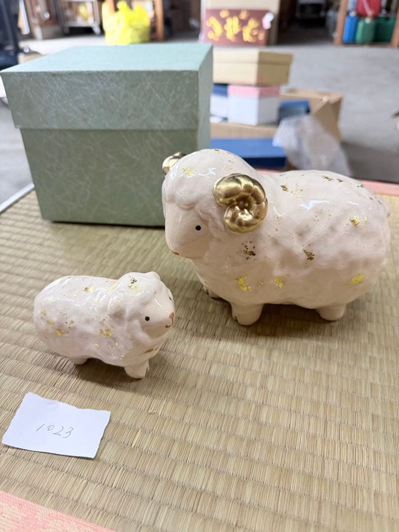 陶器製ひつじの置物（大・小） 楽入釜　1023