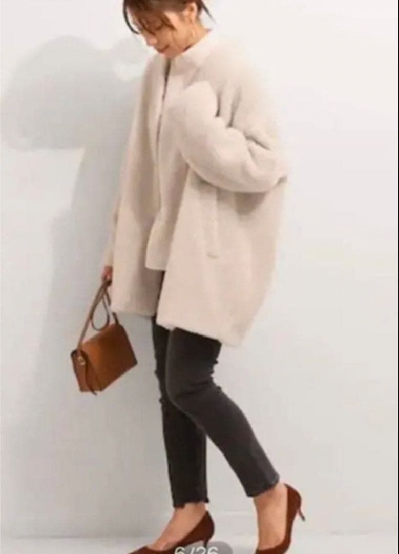 【美品】破格‼︎✨️ノーブル Wボア Vカラー コート ノーカラー アイボリー