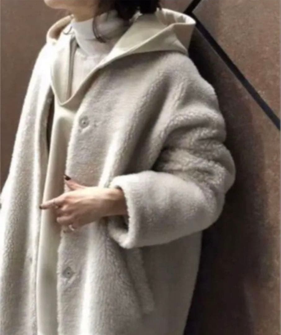 【美品】破格‼︎✨️ノーブル Wボア Vカラー コート ノーカラー アイボリー