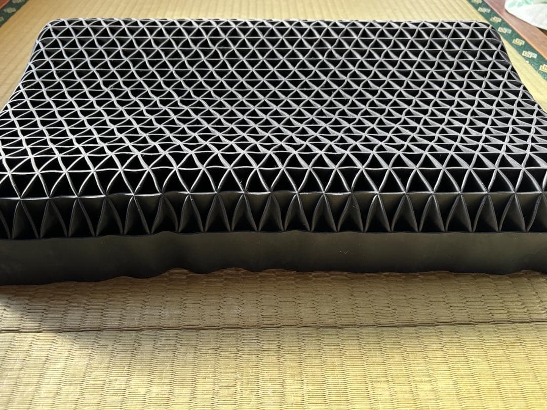 ヒツジのいらない枕 至極　中古 美品　TPE素材　高反発 通気性◎