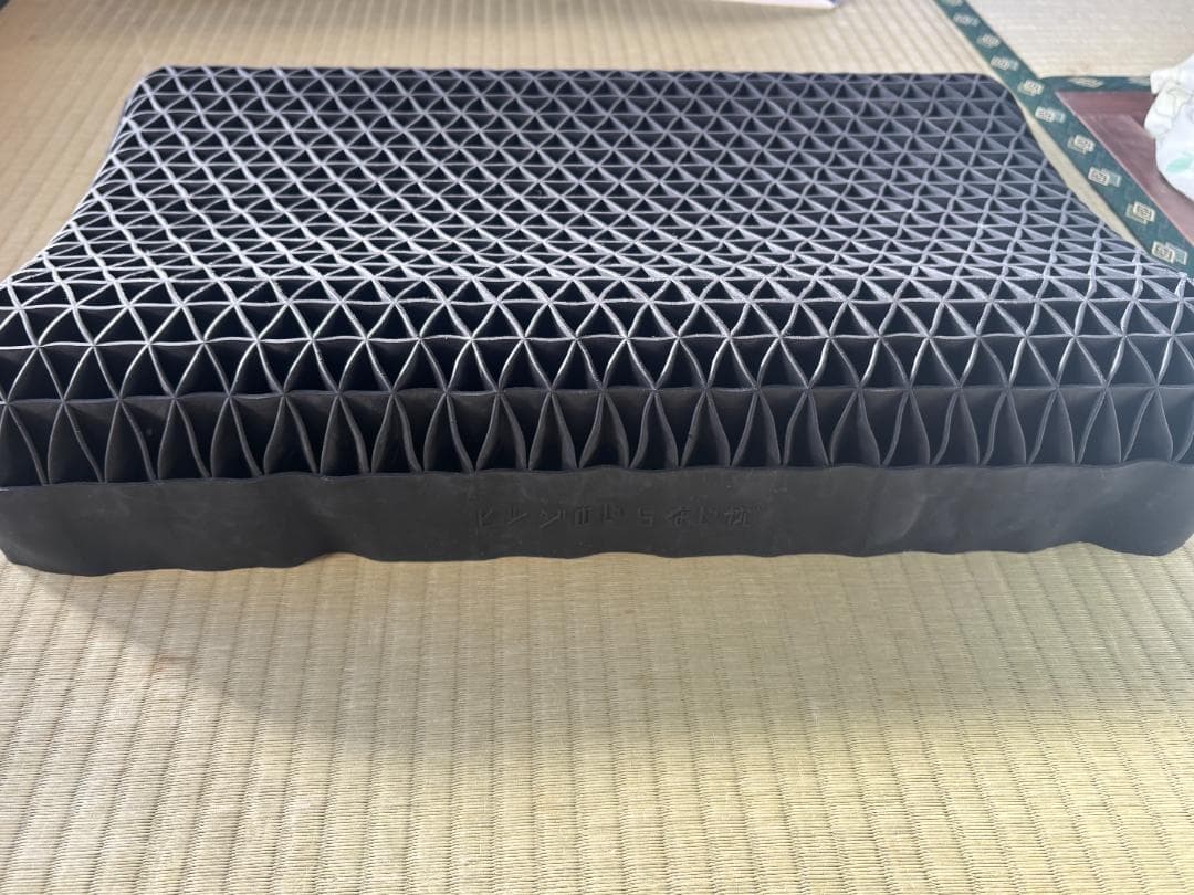 ヒツジのいらない枕 至極　中古 美品　TPE素材　高反発 通気性◎