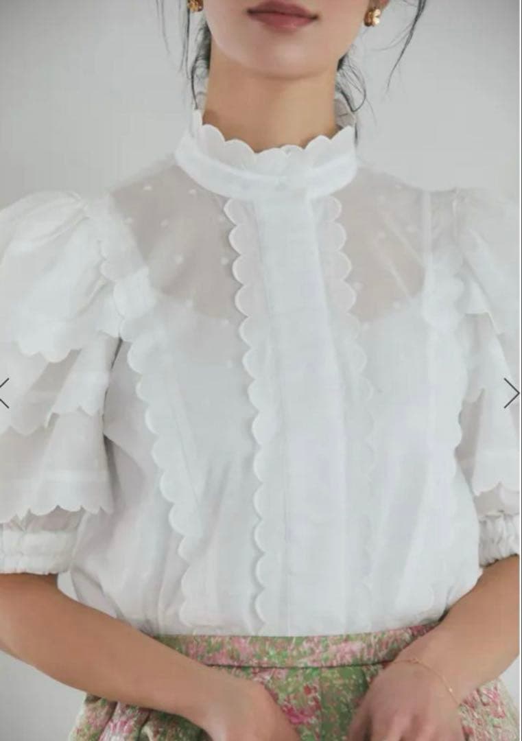 【新品タグ付き✨正規品】セブンテン スカラップティアードブラウス　S