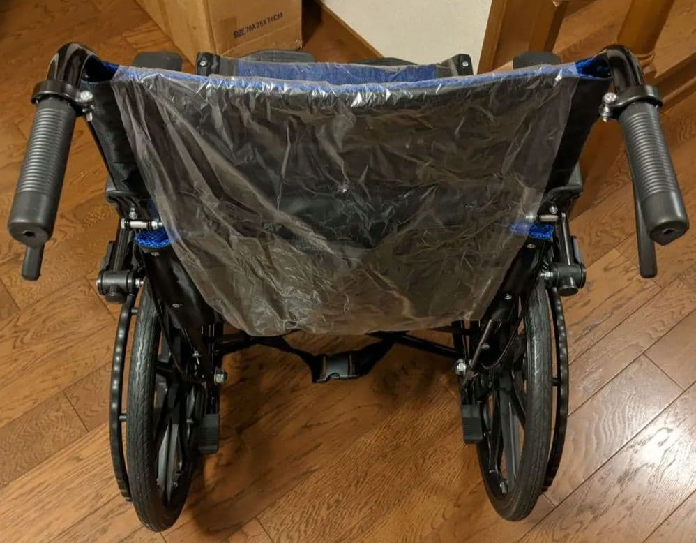 新品 車いす 軽量 自走用/介助用 折りたたみ ブレーキ付き ノーパンク 車椅子