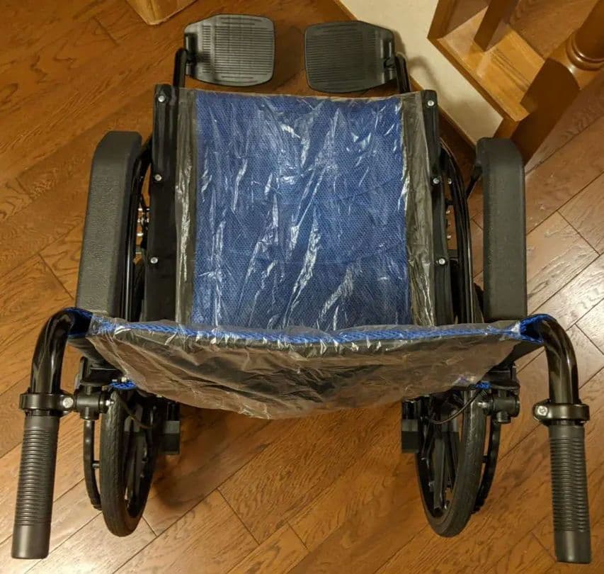 新品 車いす 軽量 自走用/介助用 折りたたみ ブレーキ付き ノーパンク 車椅子