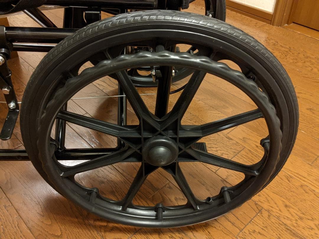 新品 車いす 軽量 自走用/介助用 折りたたみ ブレーキ付き ノーパンク 車椅子