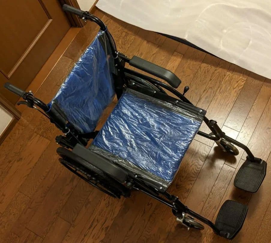 新品 車いす 軽量 自走用/介助用 折りたたみ ブレーキ付き ノーパンク 車椅子
