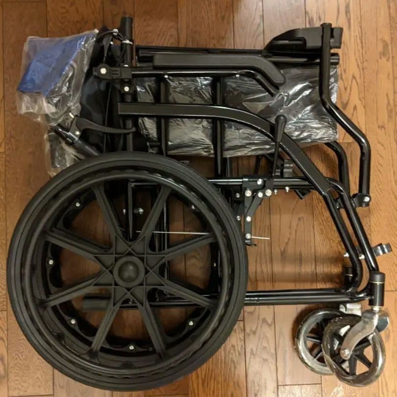 新品 車いす 軽量 自走用/介助用 折りたたみ ブレーキ付き ノーパンク 車椅子