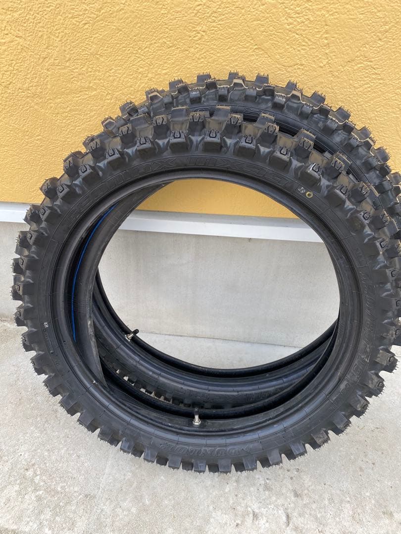 アクセルさん専用　ダンロップ　GEOMAX33 前後セット　チューブ付き