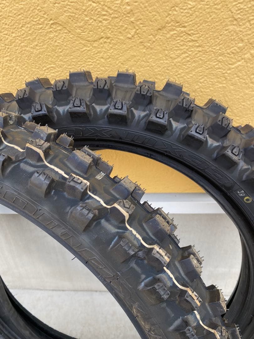 アクセルさん専用　ダンロップ　GEOMAX33 前後セット　チューブ付き