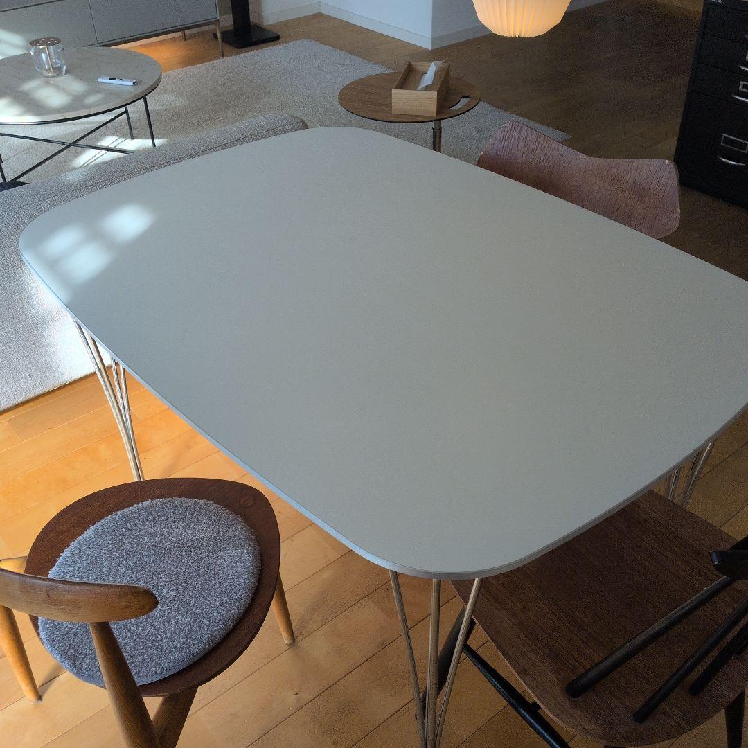 FH125 フリッツ・ハンセンテーブルホワイト　ダイニング　ヤコブセン