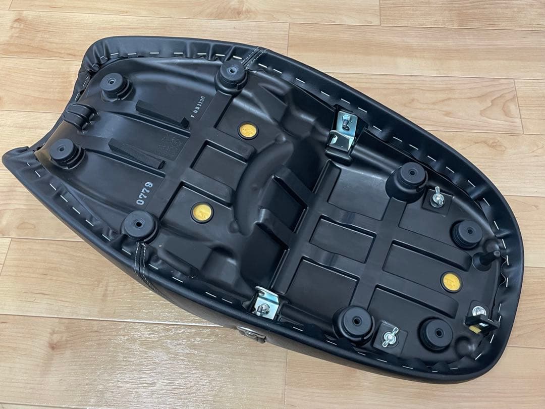 kawasaki カワサキ　Z900RS 純正ハイシート