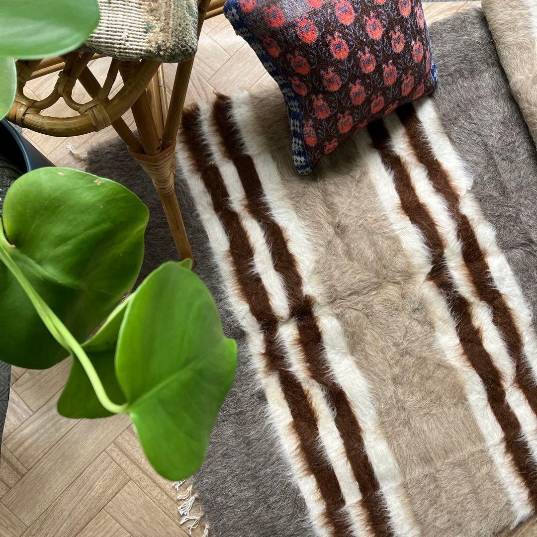 新品　80 x 130 グレーブラウン　ヤギの毛バッターニエ