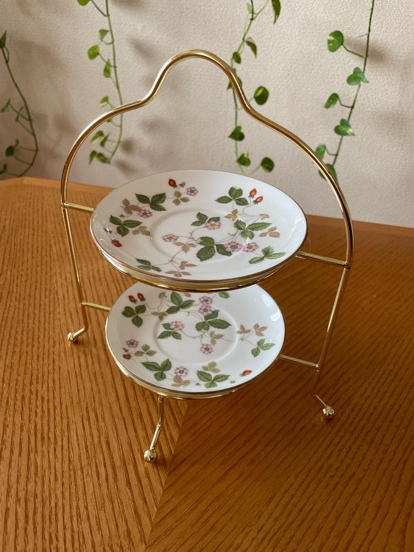 【お値下げ】新品未使用　ワイルドストロベリー　カップ＆ソーサー　ケーキスタンド付