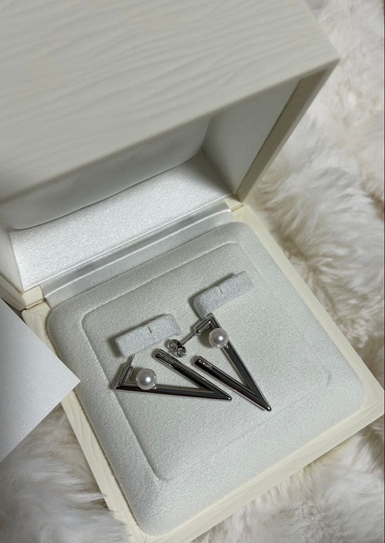 MIKIMOTO V Code ピアス