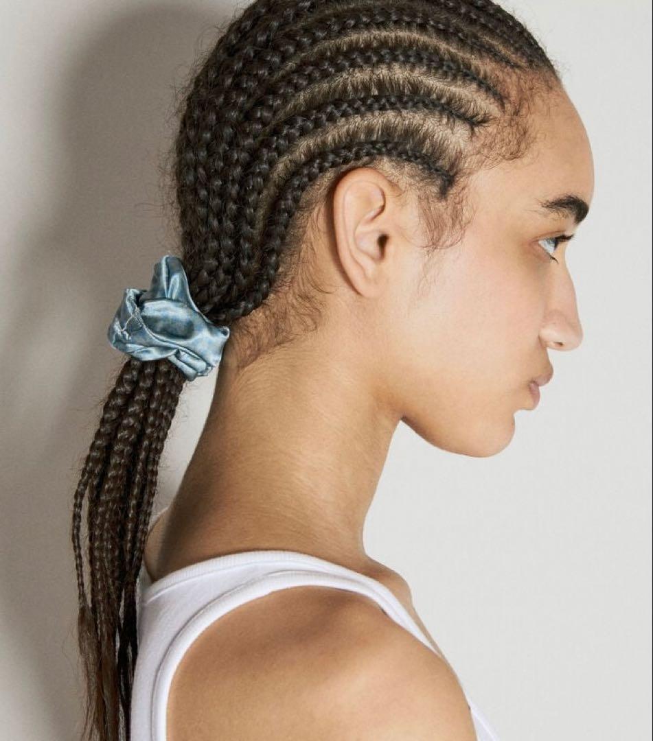 Vivienne Westwood シルク シュシュ オーブ ヘアゴム クリーム