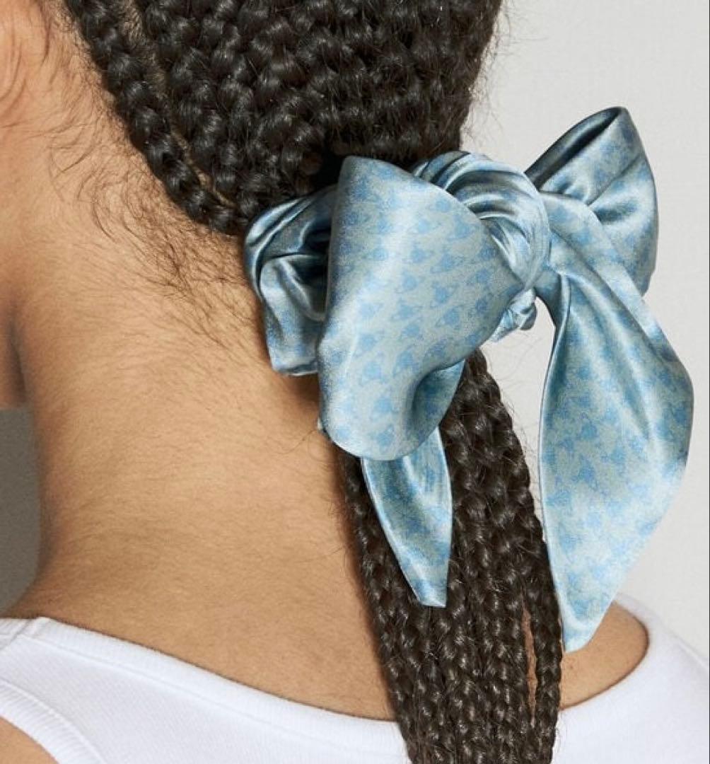 Vivienne Westwood シルク シュシュ オーブ ヘアゴム クリーム