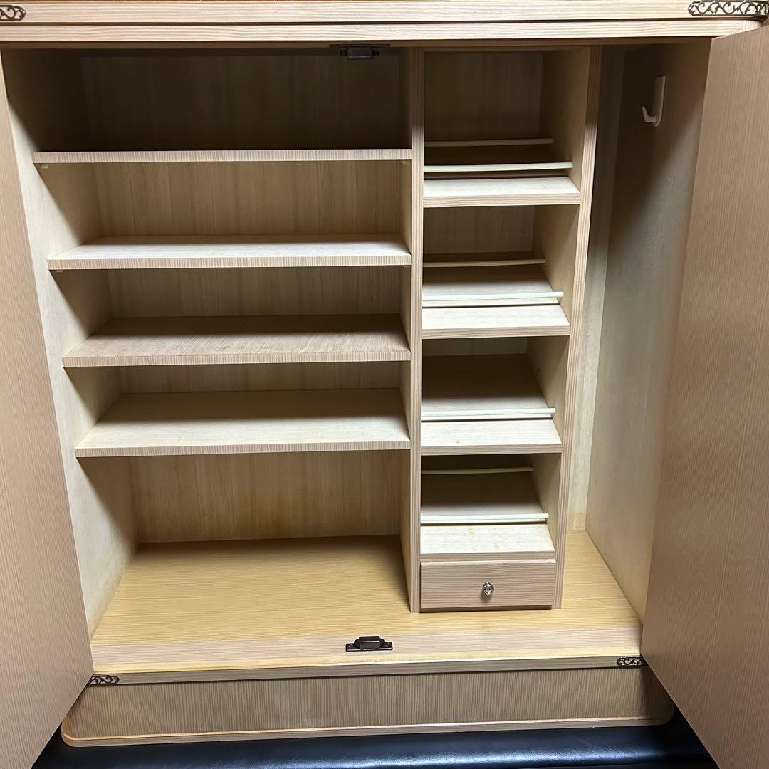 極希少　桐下駄箱　桐箪笥　和桐　前飾り付き　年輪に桐　隠し鍵飾り　和モダン