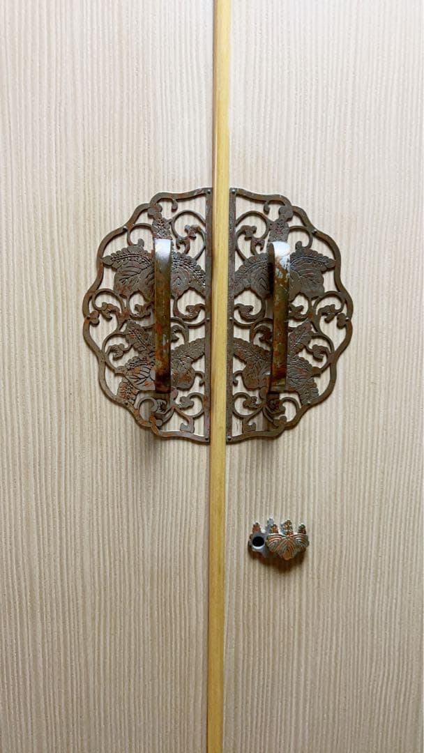 極希少　桐下駄箱　桐箪笥　和桐　前飾り付き　年輪に桐　隠し鍵飾り　和モダン