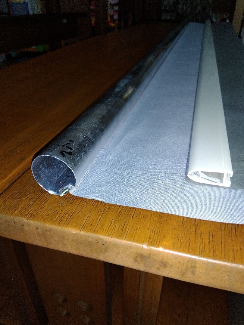 模擬出品　巻取りなしのロールスクリーン　グレー色（購入不可）