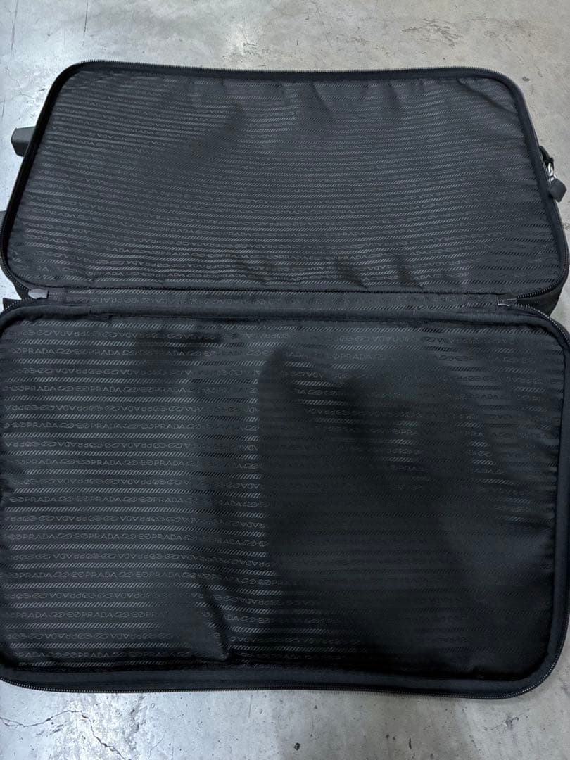 A）プラダ PRADA キャリーケース ブラック系 黒 スーツケース ナイロン
