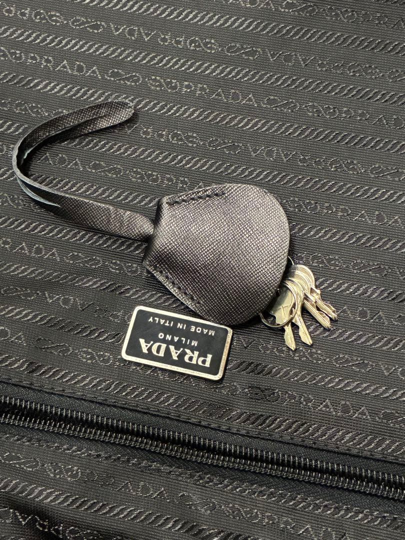 A）プラダ PRADA キャリーケース ブラック系 黒 スーツケース ナイロン