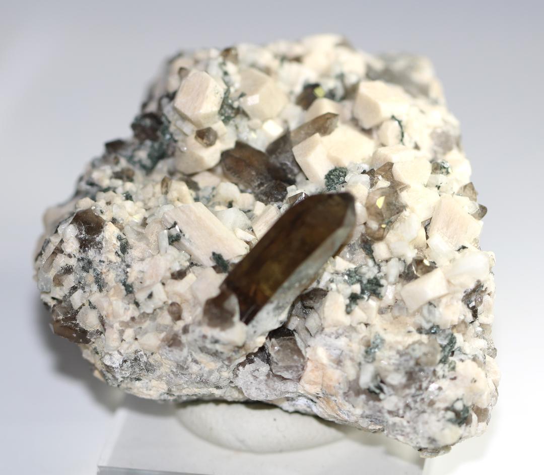 国産鉱物標本　兵庫県 男鹿島産 長石/煙水晶