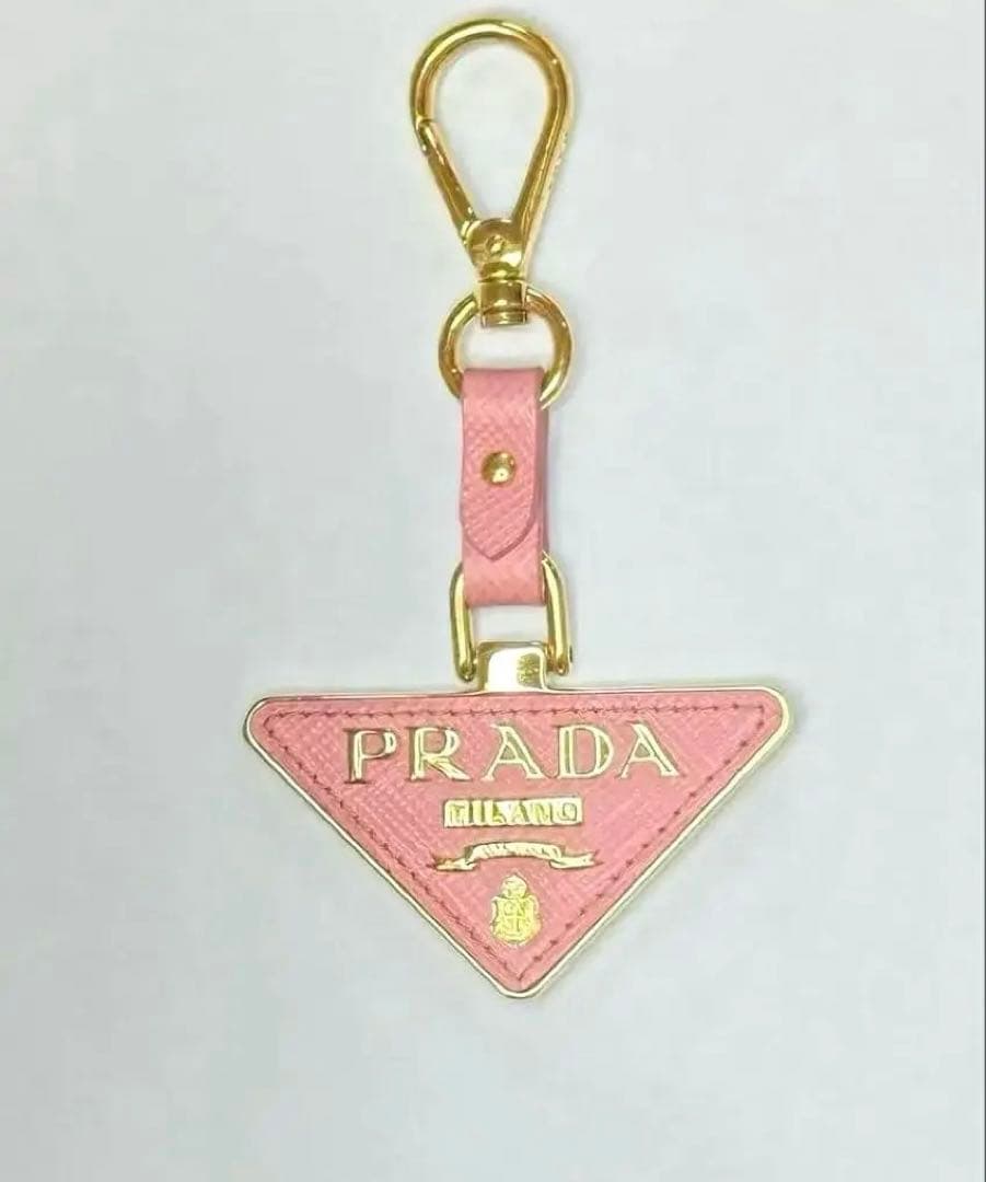 PRADA プラダ 三角ロゴ キーチャーム／キーホルダー ピンク×ゴールド ✨