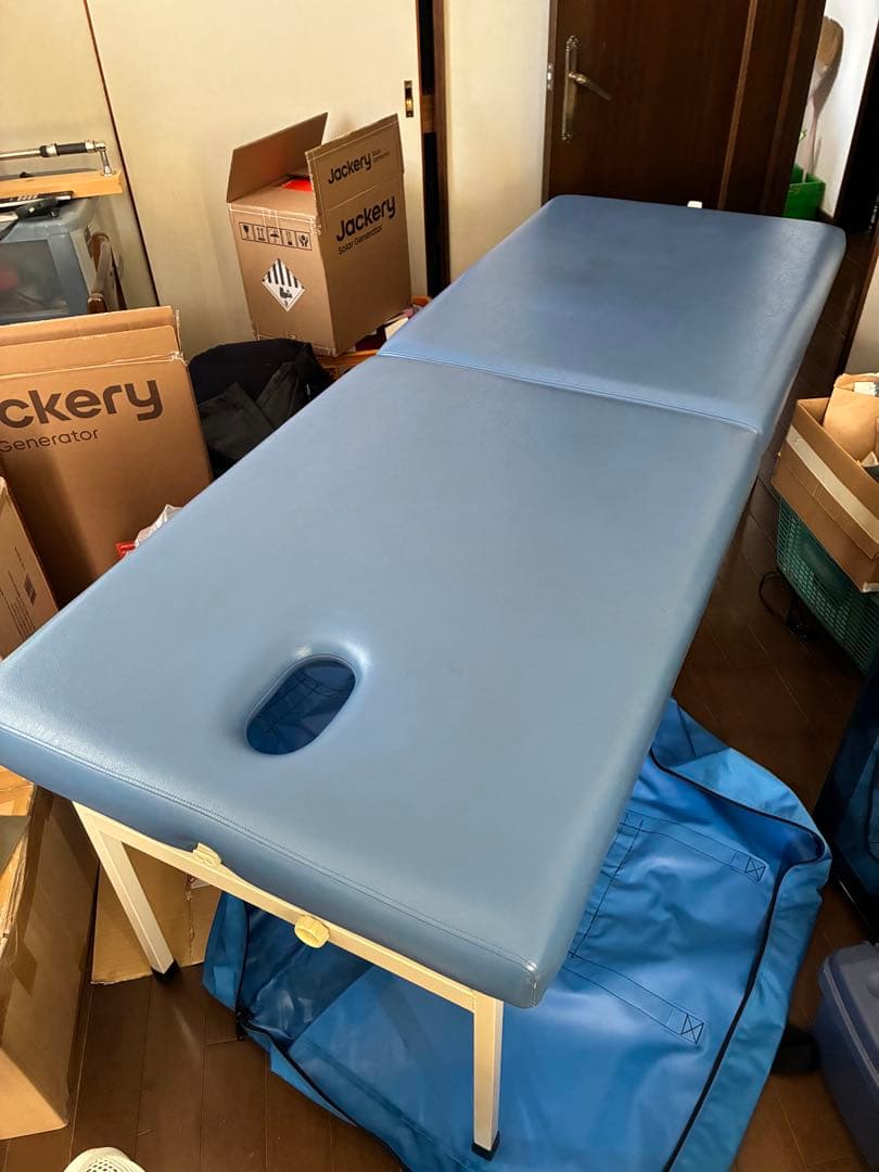 スポーツトレーナー　折りたたみベッド