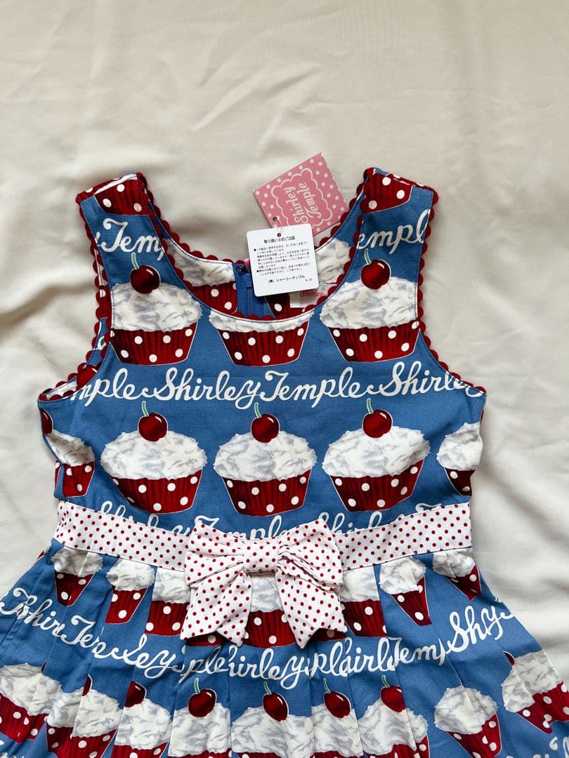 カマキリ三世 シャーリーテンプルカップケーキ柄ワンピース130cm