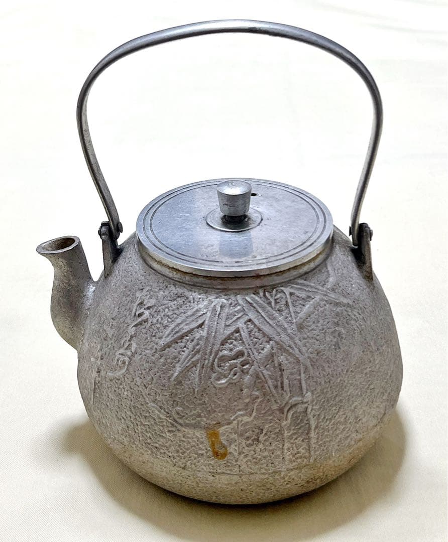 鋳物　松寿印　松竹梅彫　やかん　年代不詳　アンティーク