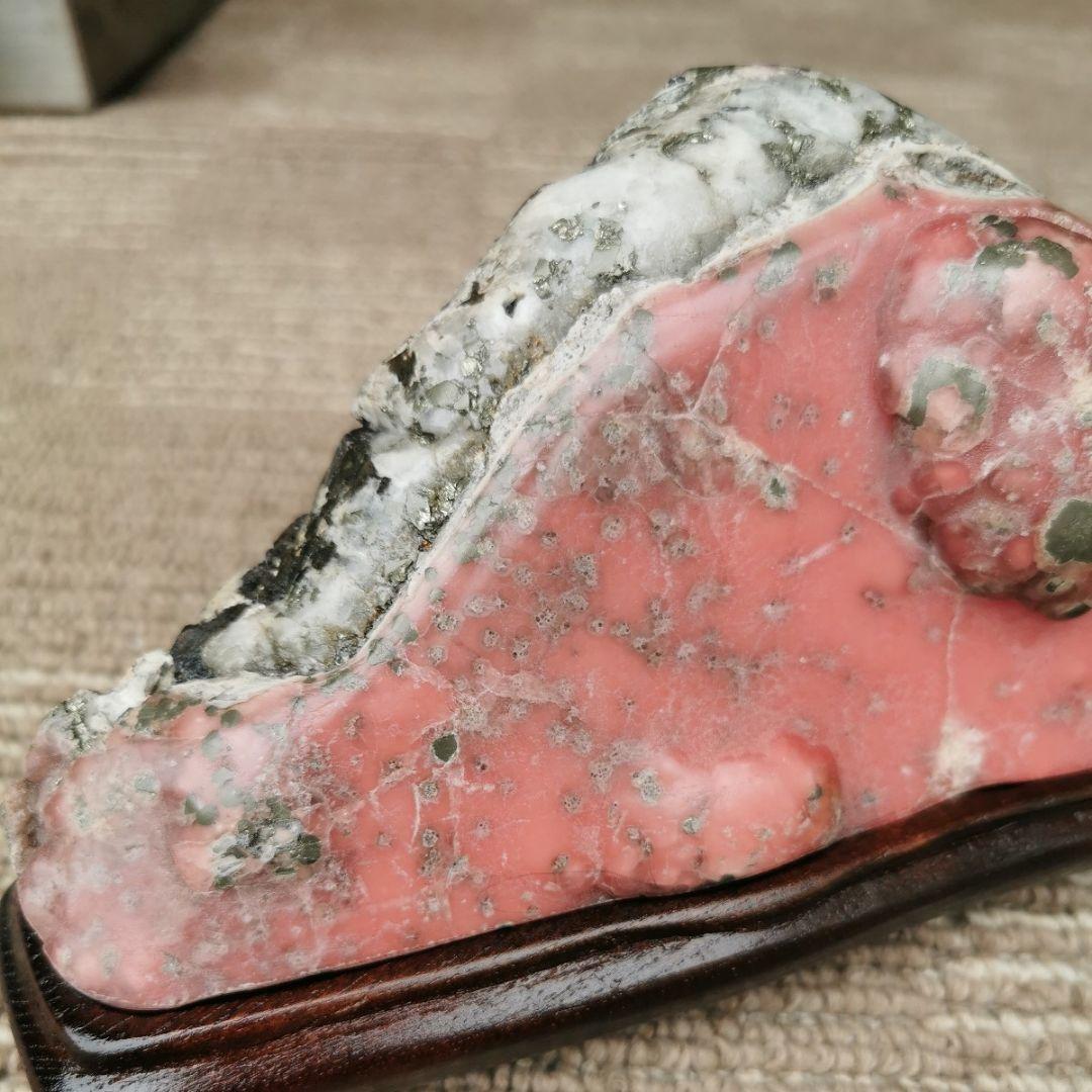 青森県　中津軽郡西目屋尾太鉱山産　ロードクロサイト　鑑賞石　石　置物