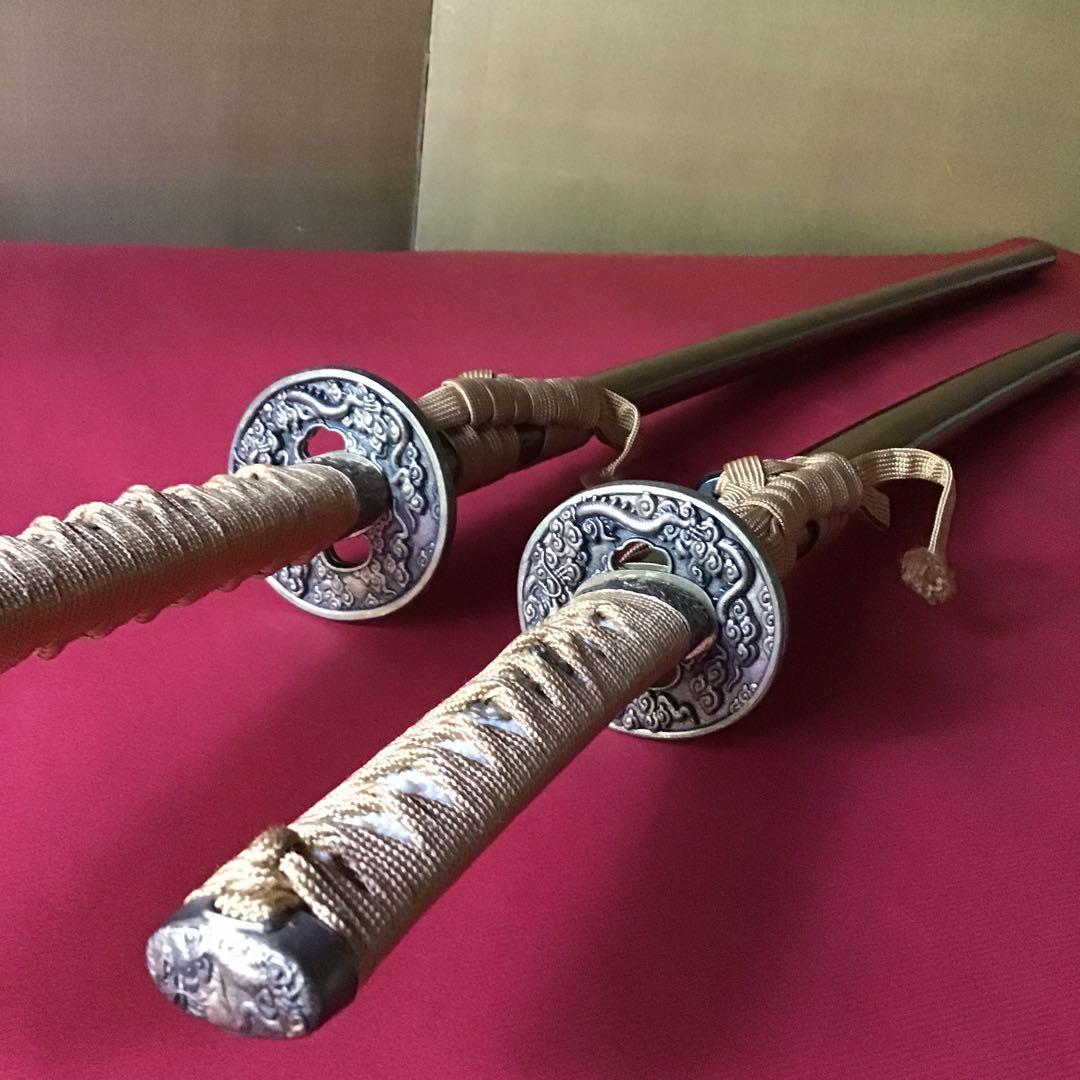 高級　居合刀大小　雲龍紋鍔　金微塵塗鞘　刀は合金です。