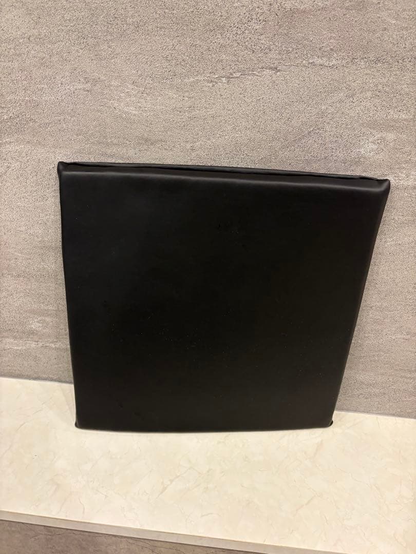 【新品】　黒い正方形クッション　10枚　金鵄商店