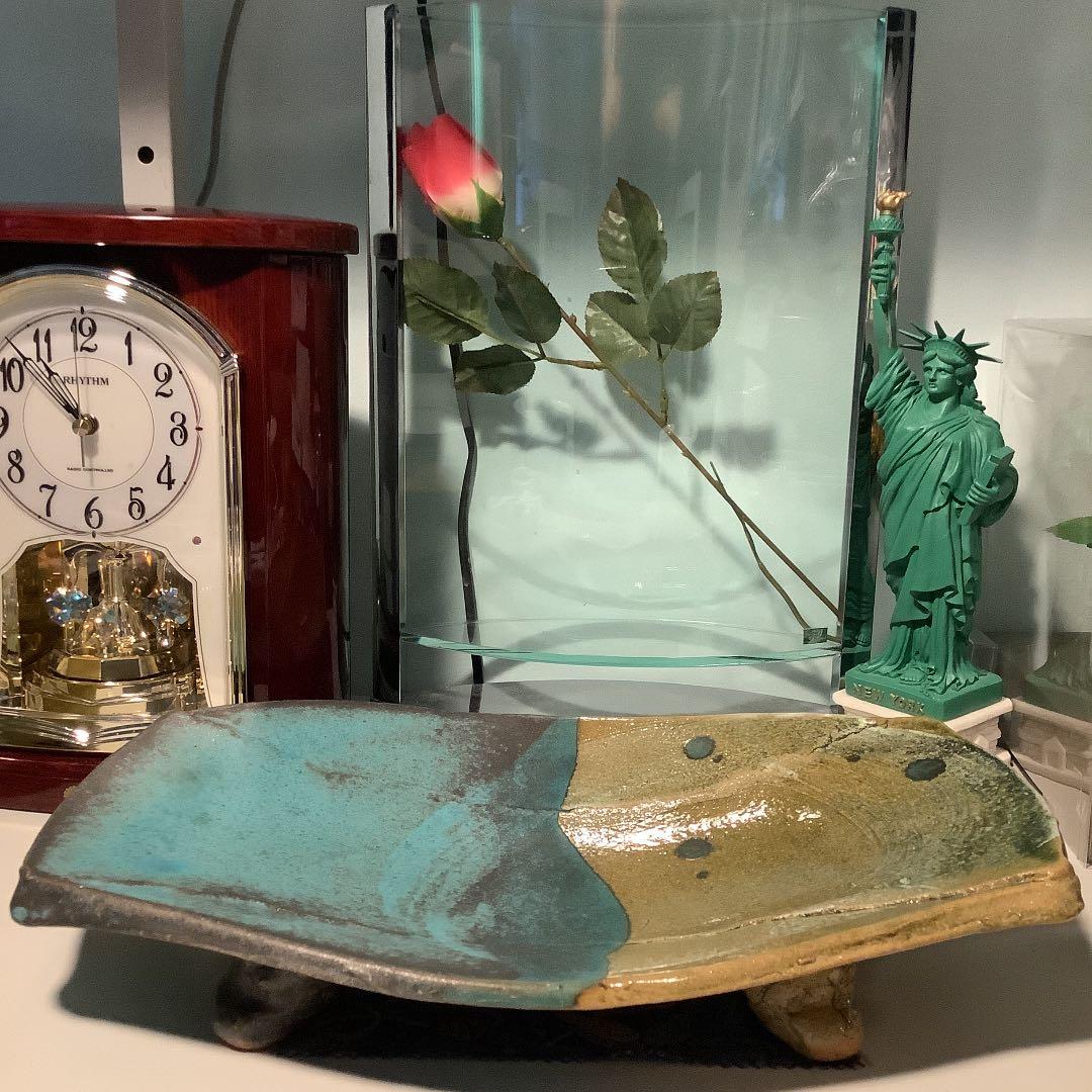 重厚さが有り大変趣の有るお皿で御座います。　　20万位だとお聞き致しました。