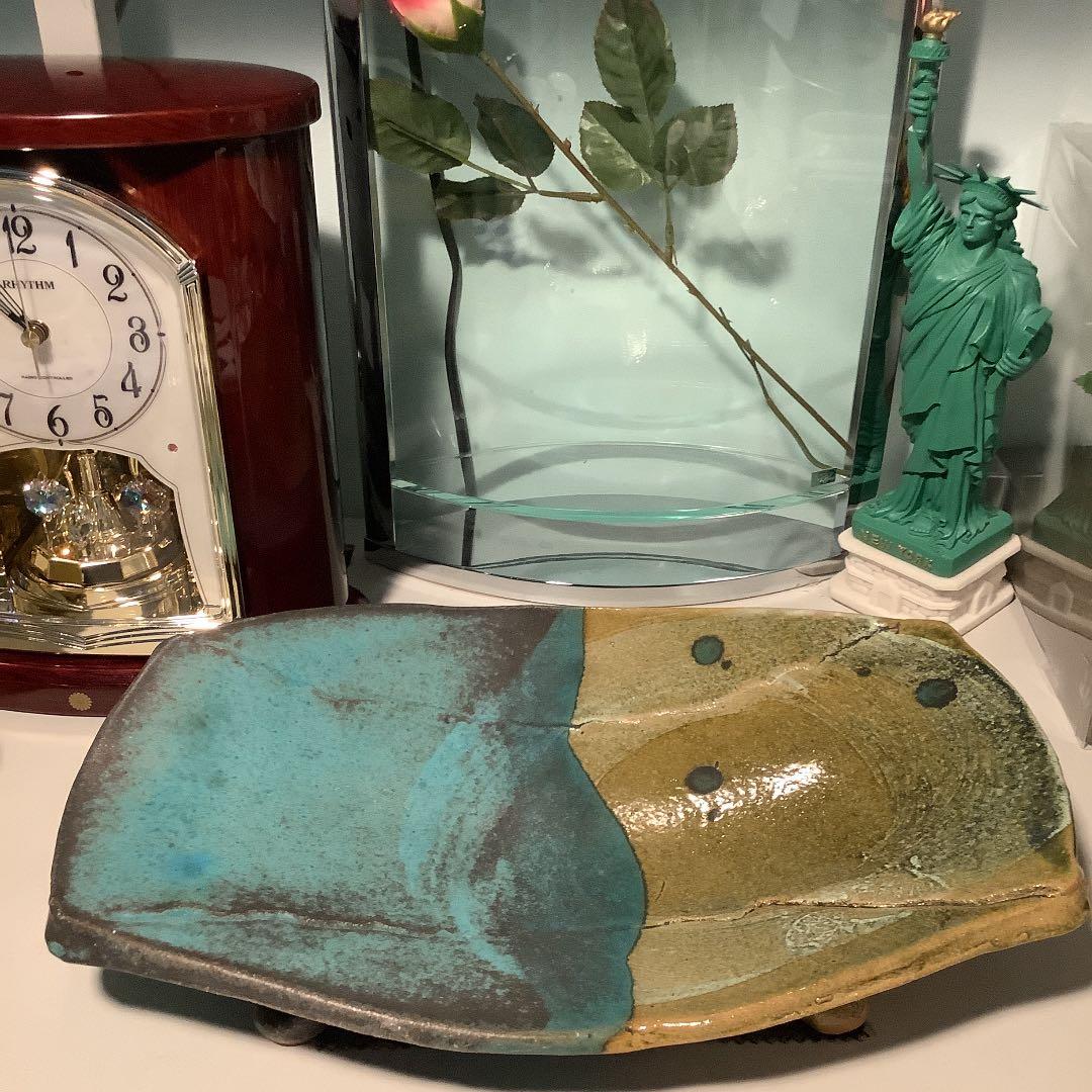 重厚さが有り大変趣の有るお皿で御座います。　　20万位だとお聞き致しました。