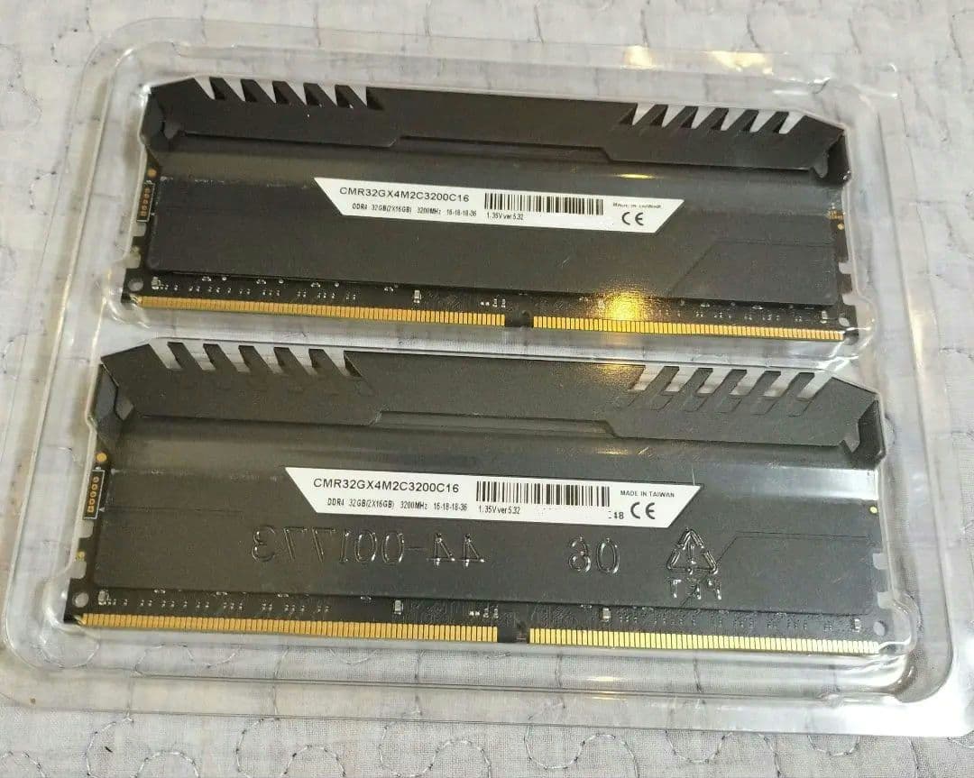 Corsair 32GB（16GB×2枚組） DDR4メモリ 3200MHz