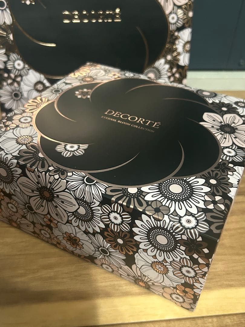 コスメデコルテ クリスマスコフレ2025 エターナル ブルーム コレクション