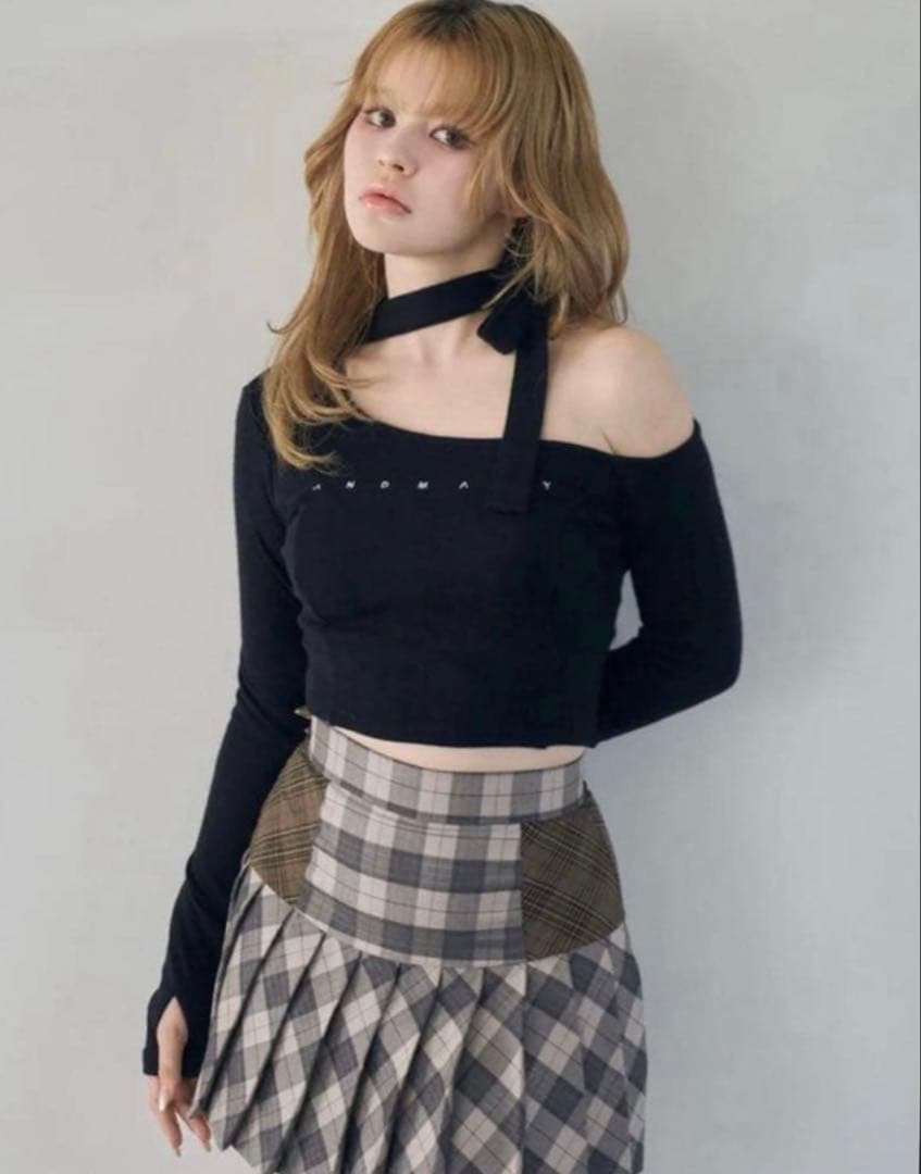 andmary Nana ribbon oneshoulder tops 黒