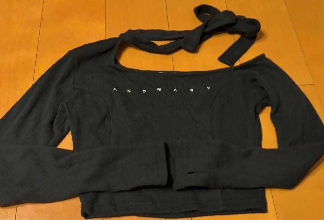 andmary Nana ribbon oneshoulder tops 黒