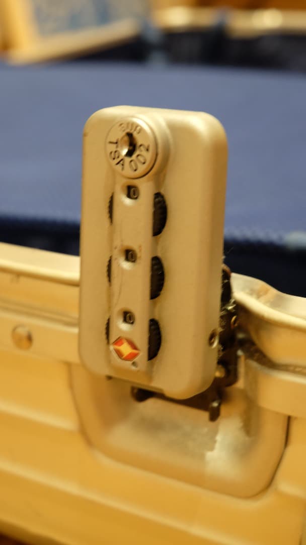 RIMOWA リモワ　TOPAS トパーズ　シルバー　TSA承認ロック