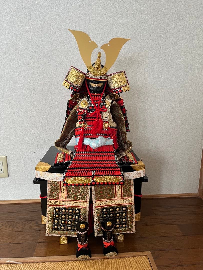 五月人形 端午の節句　菊水作　兜・鎧・甲冑の豪華な赤と金 約80cm